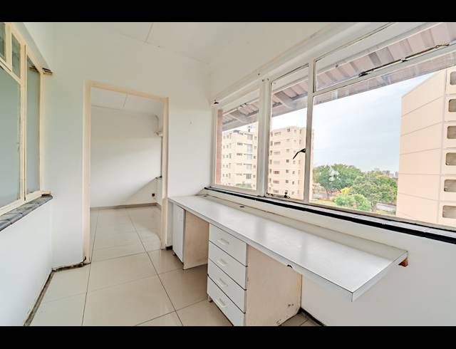 2 BEDROOM APARTMENT FOR SALE IN ESSENWOOD